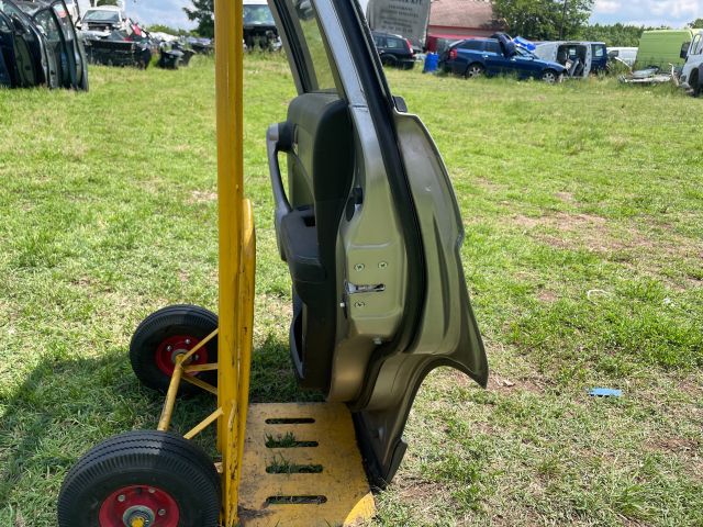 bontott HONDA CR-V Jobb hátsó Ajtó (Részeivel)