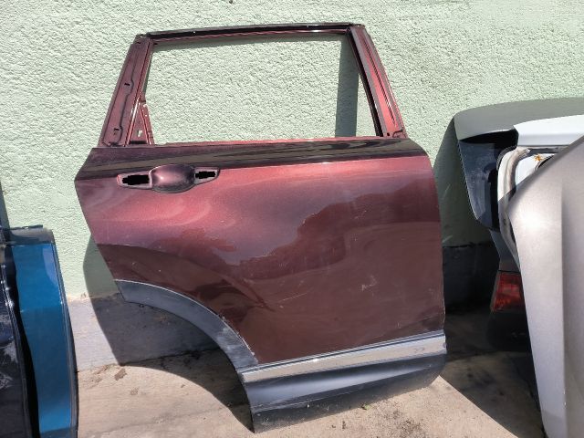 bontott HONDA CR-V Jobb hátsó Ajtó (Részeivel)