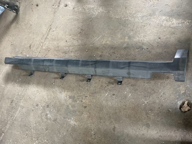 bontott HONDA CR-V Jobb Küszöb