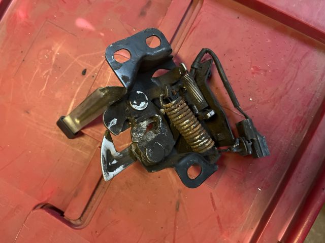 bontott HONDA CR-V Motorháztető Zárszerkezet