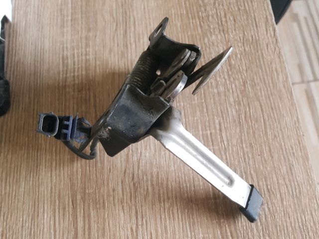 bontott HONDA CR-V Motorháztető Zárszerkezet