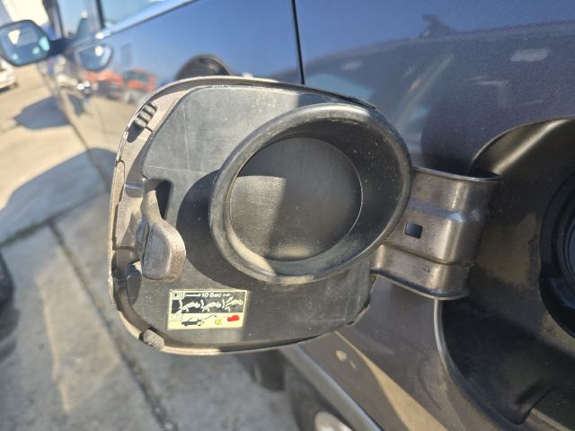 bontott HONDA CR-V Tankajtó