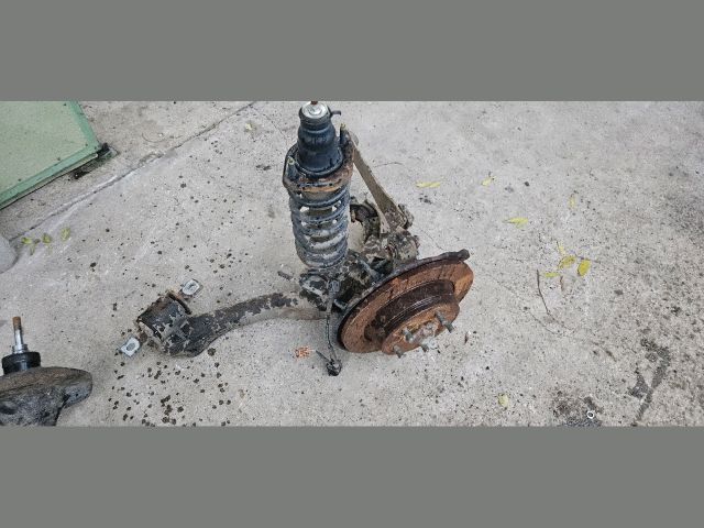 bontott HONDA FR-V Bal hátsó Csonkállvány