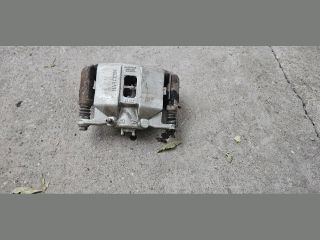 bontott HONDA FR-V Jobb első Féknyereg Munkahengerrel