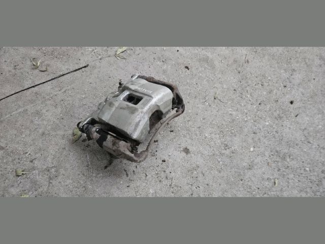 bontott HONDA FR-V Jobb első Féknyereg Munkahengerrel