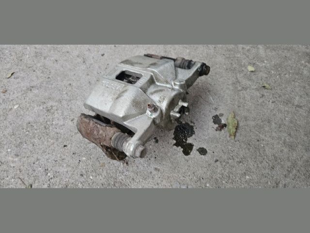 bontott HONDA FR-V Jobb első Féknyereg Munkahengerrel