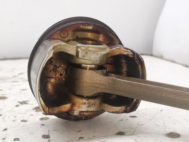 bontott HONDA FR-V Dugattyú és Hajtókar