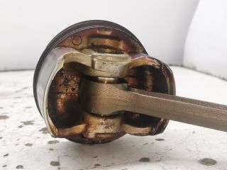 bontott HONDA FR-V Dugattyú és Hajtókar