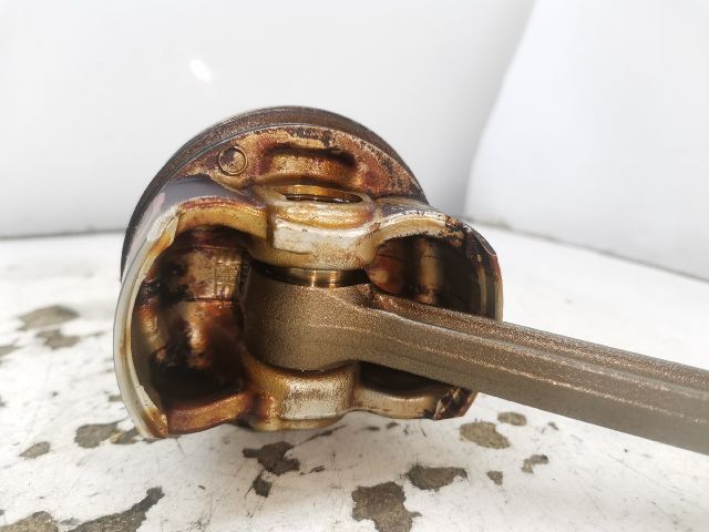 bontott HONDA FR-V Dugattyú és Hajtókar