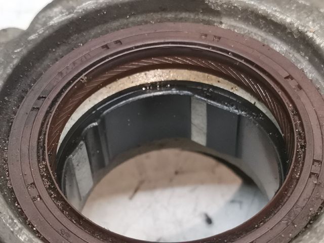 bontott HONDA FR-V Olajszivattyú