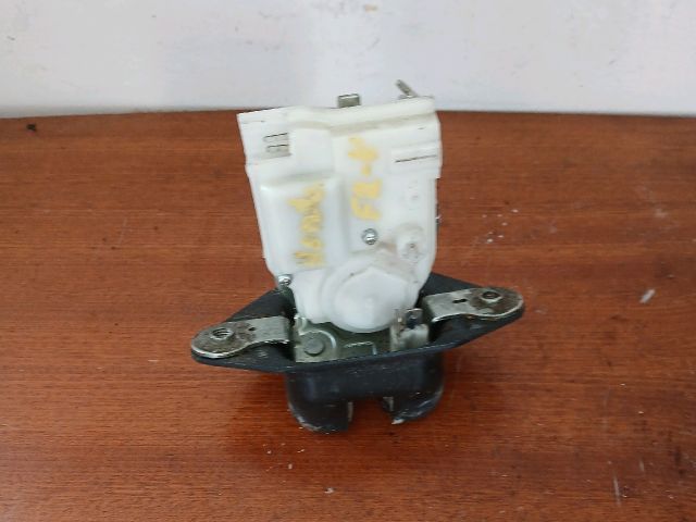 bontott HONDA FR-V Csomagtérajtó Zárszerkezet