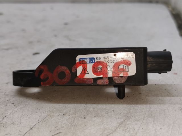 bontott HONDA FR-V Jobb első Ütközés Érzékelő (Homlokfalon)