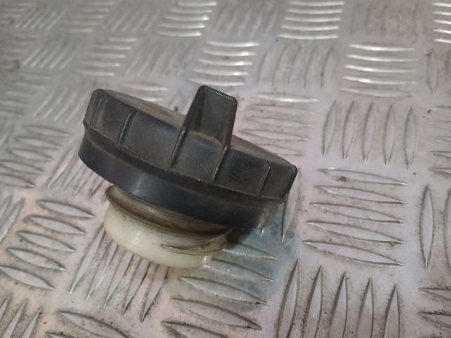 bontott HONDA HR-V Tanksapka