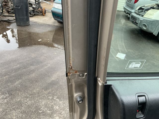 bontott HONDA HR-V Bal első Ajtó (Részeivel)