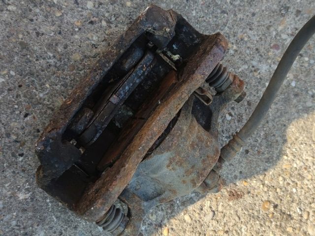 bontott HONDA JAZZ Bal első Féknyereg Munkahengerrel