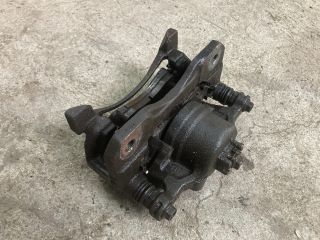 bontott HONDA JAZZ Bal első Féknyereg Munkahengerrel