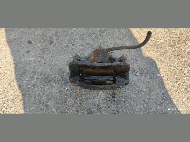 bontott HONDA JAZZ Jobb első Féknyereg Munkahengerrel