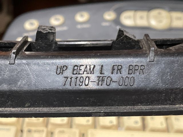 bontott HONDA JAZZ Bal első Lökhárító Tartó (Műanyag)