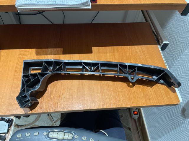 bontott HONDA JAZZ Bal első Lökhárító Tartó (Műanyag)