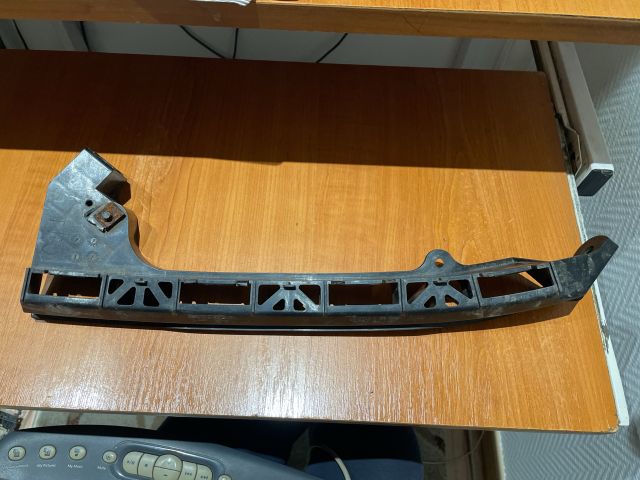 bontott HONDA JAZZ Bal első Lökhárító Tartó (Műanyag)