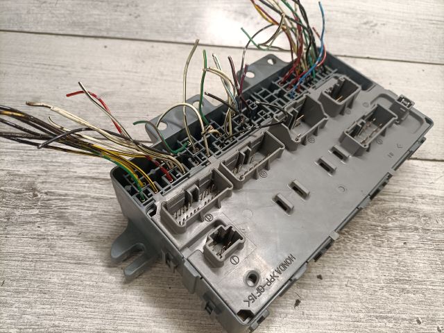 bontott HONDA JAZZ Biztosítéktábla Utastér