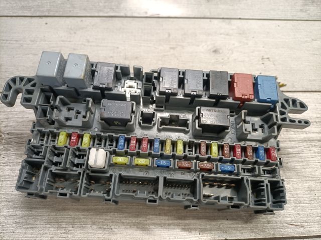 bontott HONDA JAZZ Biztosítéktábla Utastér