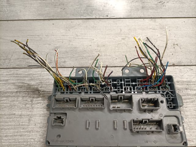 bontott HONDA JAZZ Biztosítéktábla Utastér