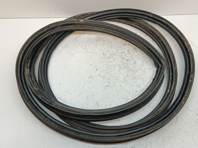 bontott HONDA JAZZ Csomagtérajtó Gumikéder