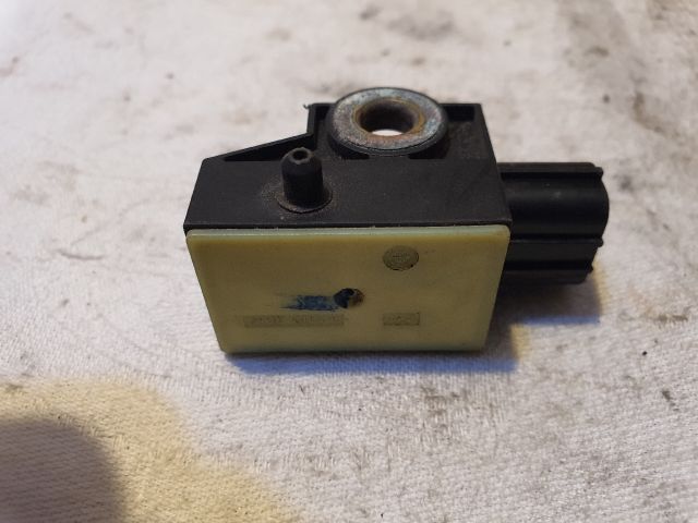 bontott HONDA JAZZ Első Középső Ütközés Érzékelő (Homlokfalon)