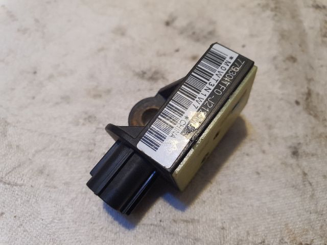 bontott HONDA JAZZ Első Középső Ütközés Érzékelő (Homlokfalon)