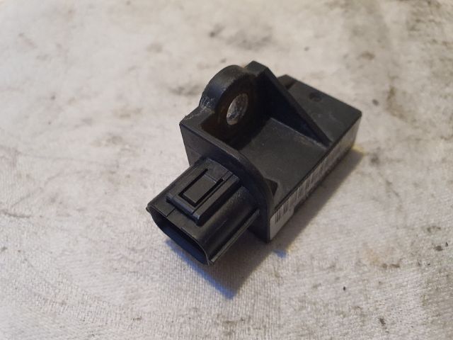 bontott HONDA JAZZ Első Középső Ütközés Érzékelő (Homlokfalon)