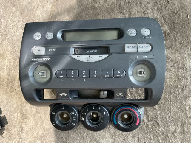 bontott HONDA JAZZ Rádió / CD