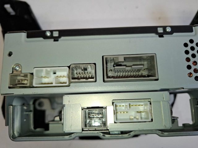 bontott HONDA JAZZ Rádió / CD