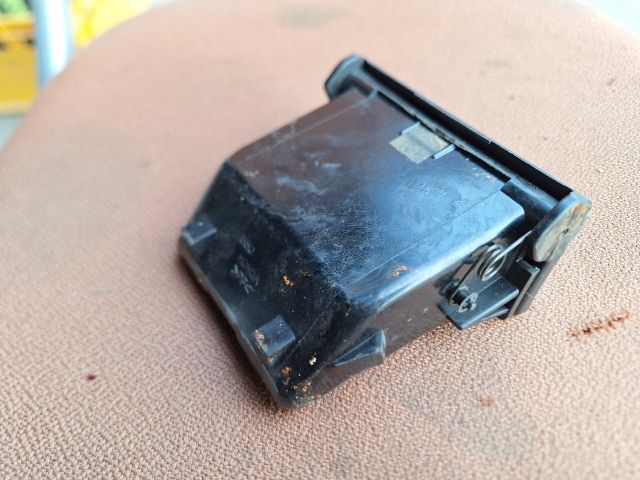 bontott HONDA PRELUDE Első Hamutartó