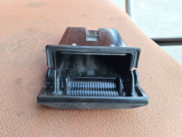 bontott HONDA PRELUDE Első Hamutartó