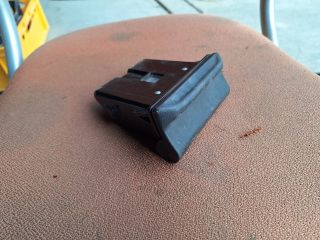 bontott HONDA PRELUDE Első Hamutartó