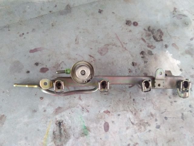 bontott HONDA STREAM Porlasztó Sor / Híd