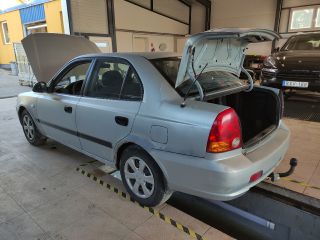 bontott HYUNDAI ACCENT Biztosítéktábla Motortér