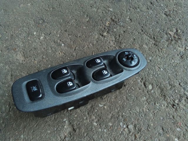 bontott HYUNDAI ACCENT Ablakemelő Kapcsoló Négyes / Kettes