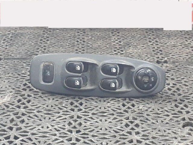 bontott HYUNDAI ACCENT Ablakemelő Kapcsoló Négyes / Kettes