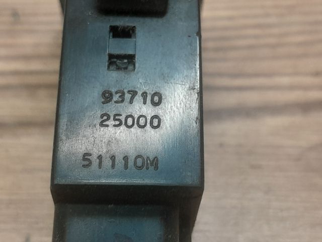 bontott HYUNDAI ACCENT Ablakfűtés Kapcsoló