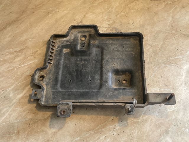 bontott HYUNDAI ACCENT Akkumulátor Tartó