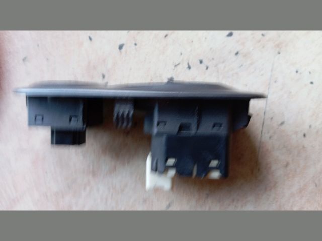 bontott HYUNDAI ACCENT Bal első Ablakemelő Kapcsoló