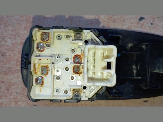 bontott HYUNDAI ACCENT Bal első Ablakemelő Kapcsoló