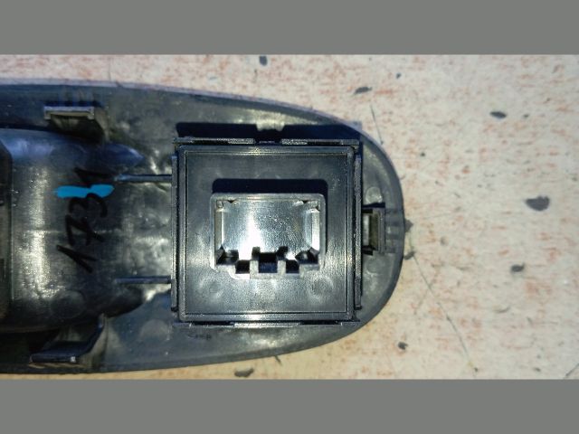 bontott HYUNDAI ACCENT Bal első Ablakemelő Kapcsoló