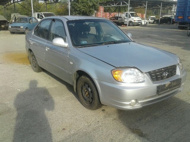 bontott HYUNDAI ACCENT Csomagtérajtó (Részeivel)