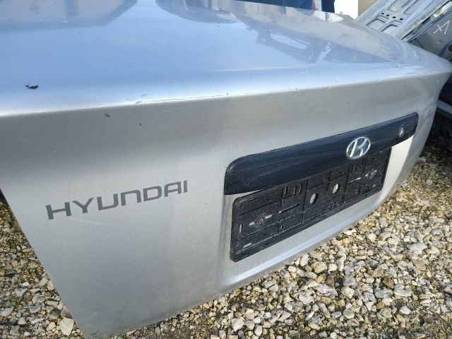 bontott HYUNDAI ACCENT Csomagtérajtó (Részeivel)