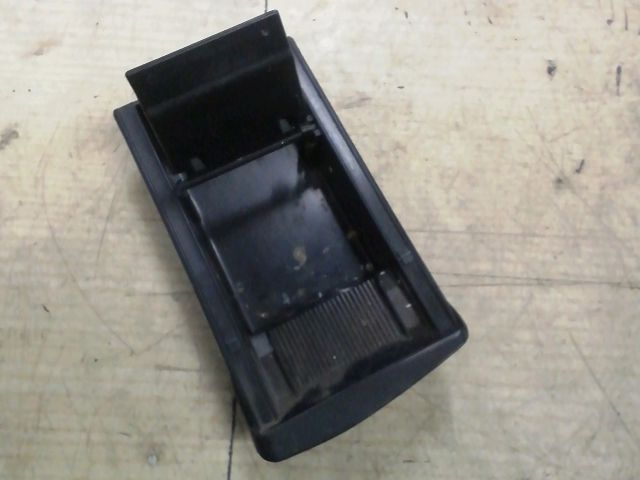 bontott HYUNDAI ACCENT Első Hamutartó