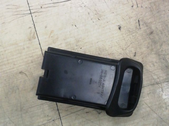 bontott HYUNDAI ACCENT Első Hamutartó