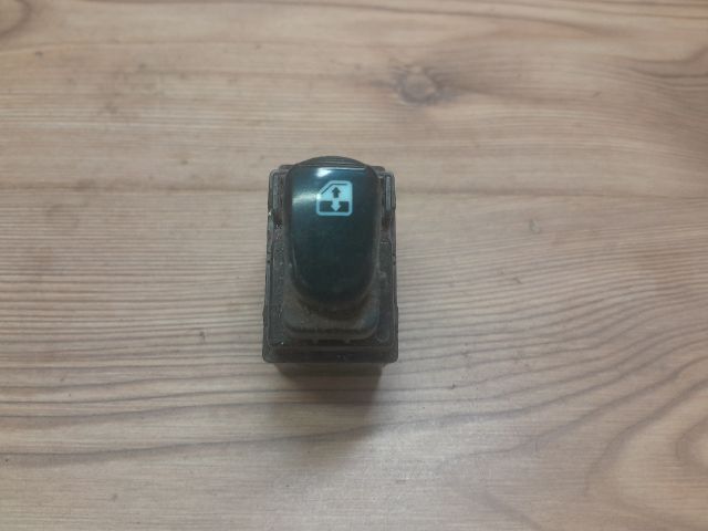 bontott HYUNDAI ACCENT Jobb első Ablakemelő Kapcsoló